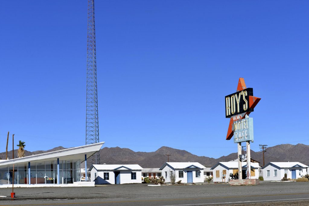 Shelley Curtis, Roy's on Route 66, Amboy, California